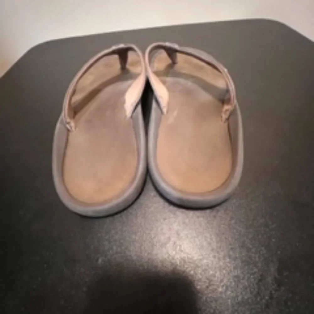 Olukai Ohana size 10 brown flipflop